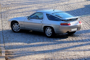 Porsche 928 GT Side View