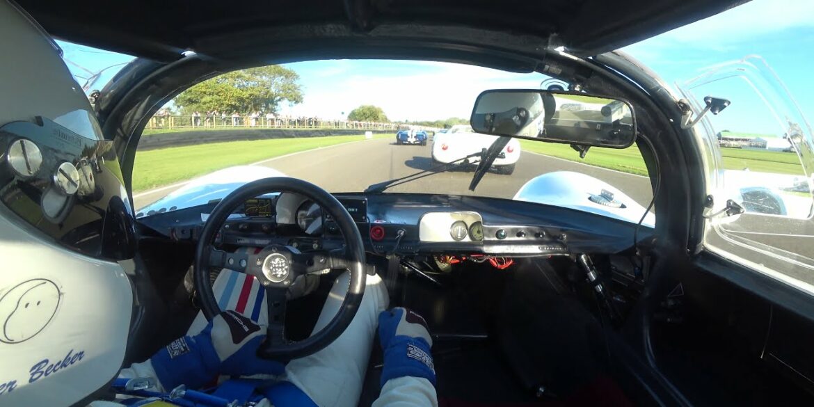 GOODWOOD REVIVAL 2019, Battle between 2 PORSCHE 910 in a field of lolas and mclaren w big V8 s