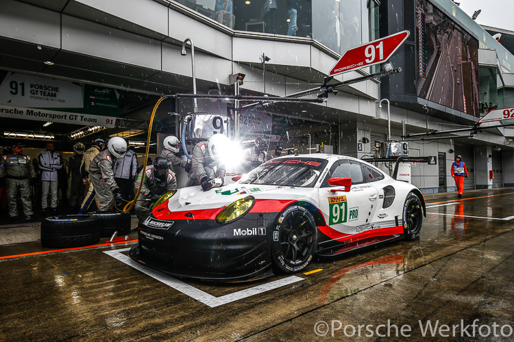 #91 Porsche 911 RSR of Lietz/Makowiecki