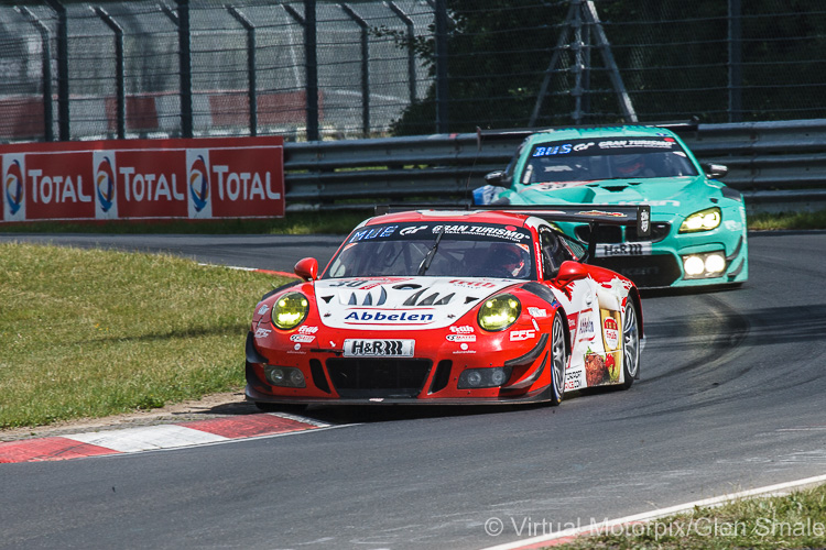 The #30 Frikadelli Racing Porsche 911 GT3 R driven by Klaus Abbelen, Alexander Müller, Robert Renauer and Thomas Preining is followed by the #33 Falken Motorsports BMW M6 GT3 of Peter Dumbreck, Stef Dusseldorp, Alexandre Imperatori and Jens Klingmann