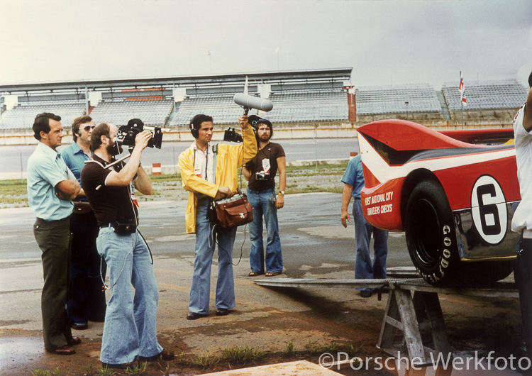 Porsche 917/30 is unloaded