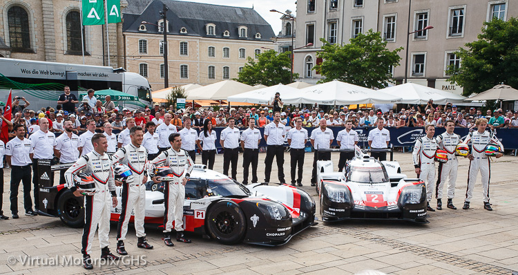 Porsche 919 Hybrid team photograph 2017