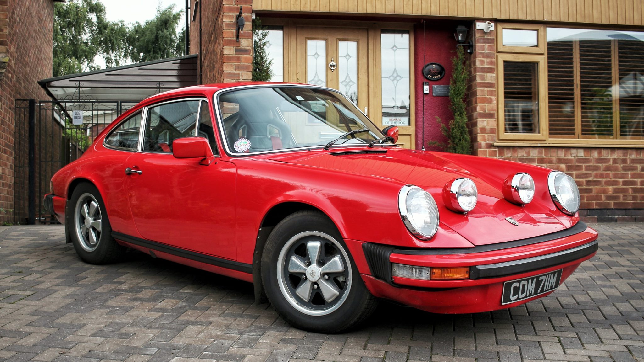 Porsche 911 2.7 (1974 - 1977) – Specifications & Performance