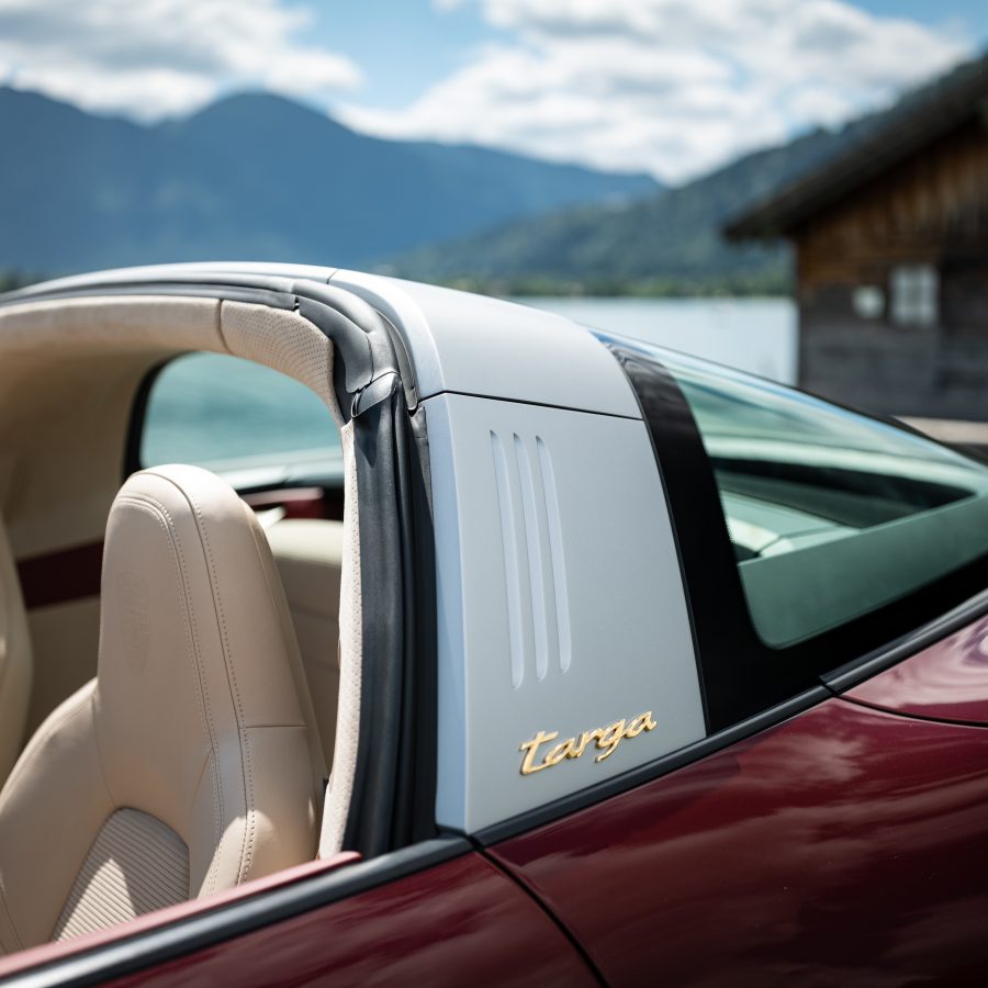 Porsche 911 Targa 4S Heritage Design Edition Interior