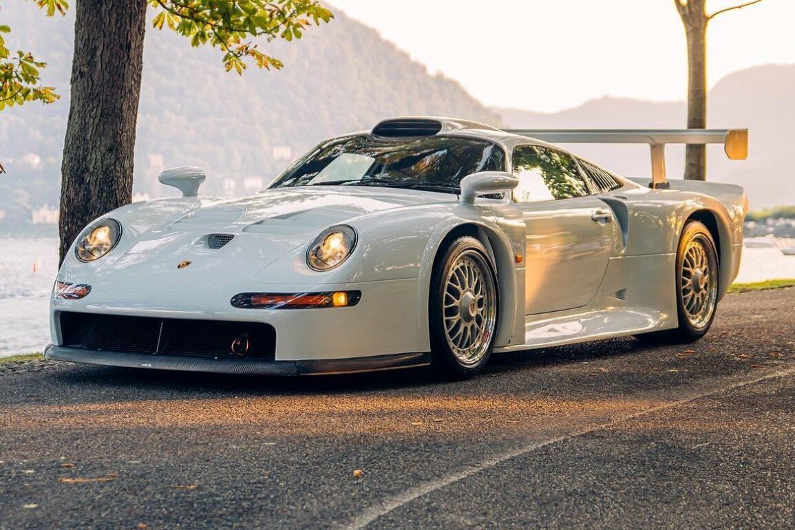 Porsche 911 GT1 - Research Hub