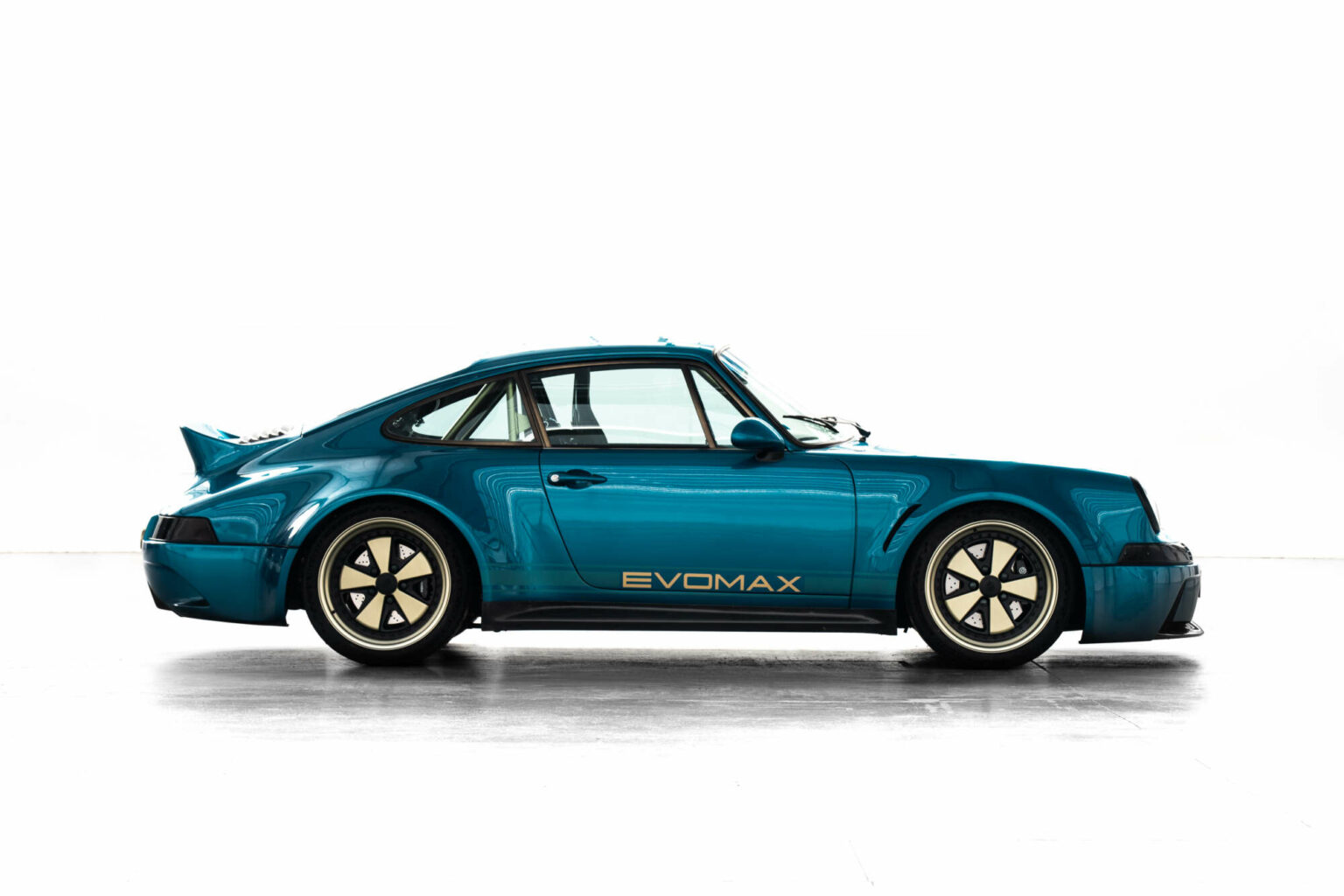 Evomax Creates Some of the Most Extreme Porsche 964 Restomods Around