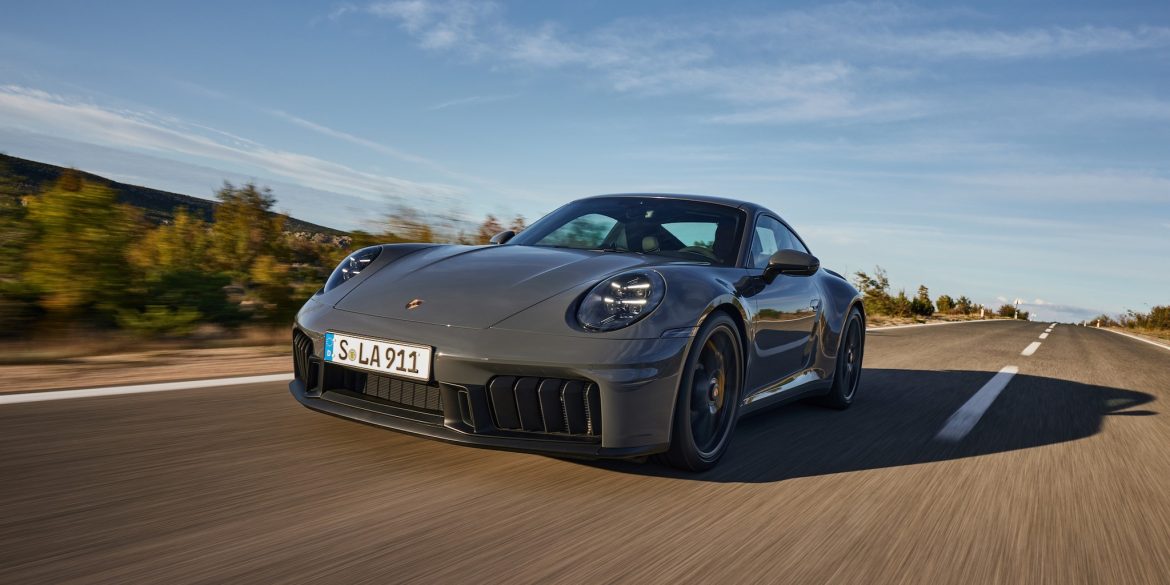 2025 Porsche 911 GTS Hybrid front