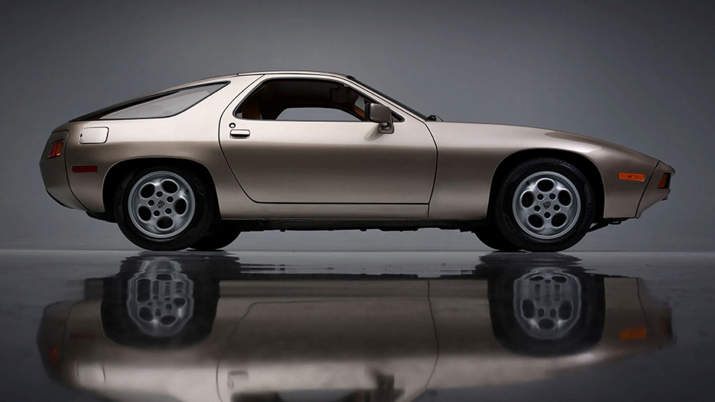 1979-Porsche-928-from-Risky-Business-headed-to-auction