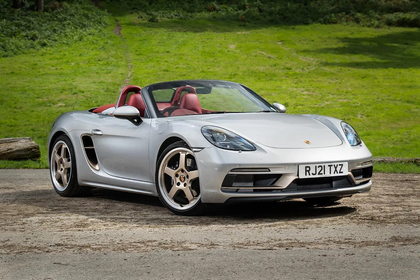 Side-angled profile of Porsche 718 Boxster 75 Years.