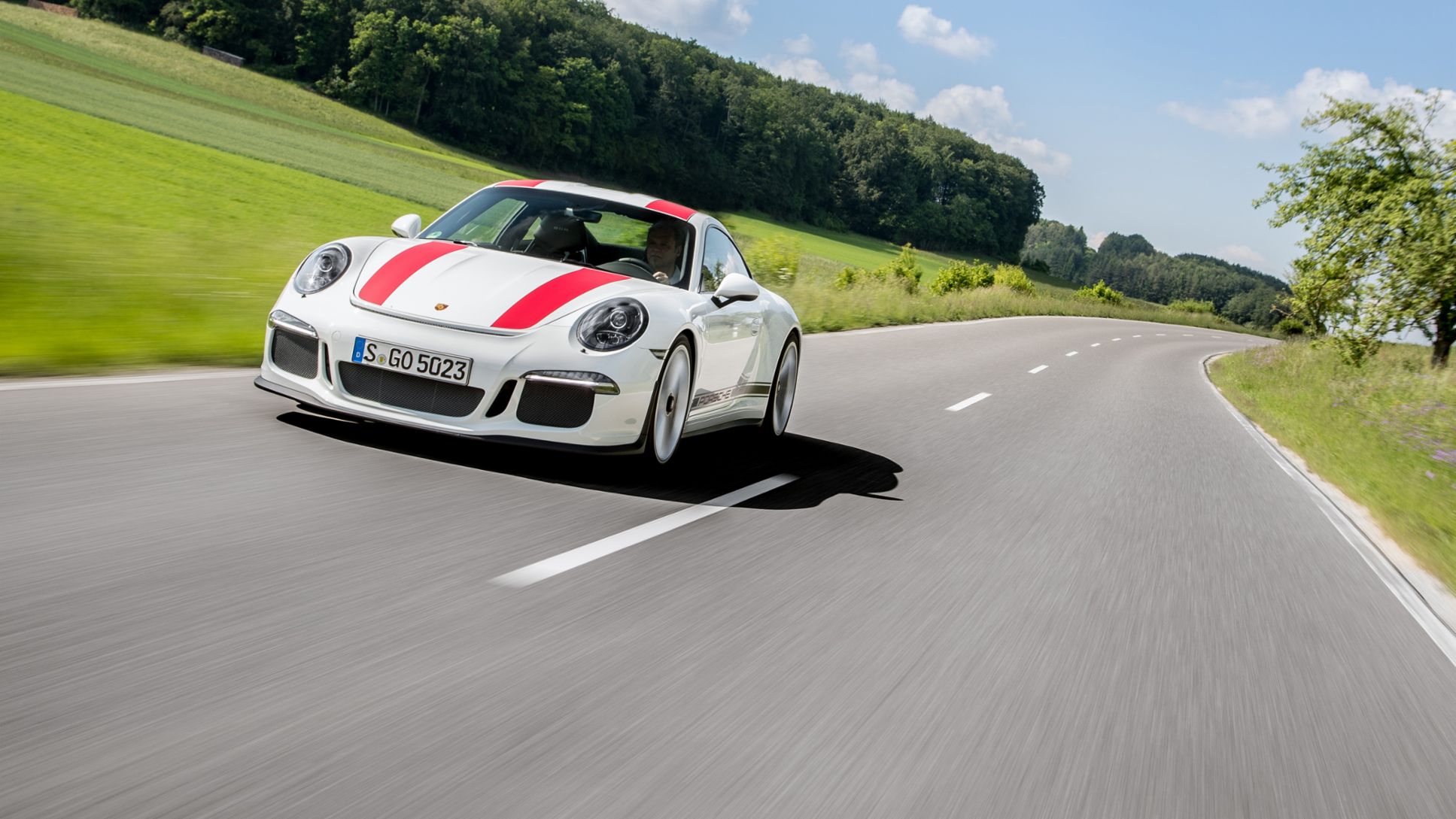 Image of Porsche 911 R on the highway.