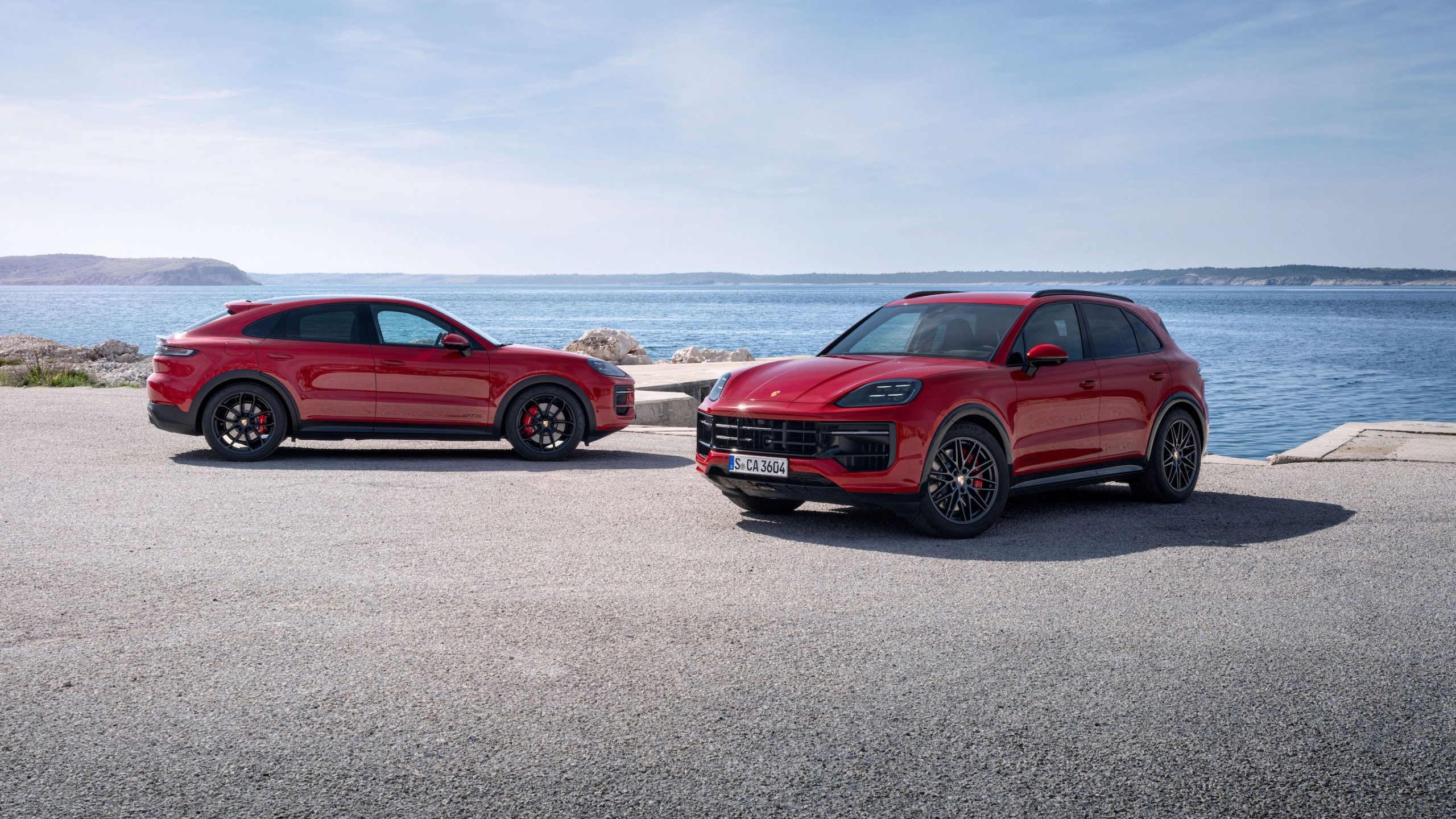 Red Cayenne GTS Coupé and Cayenne GTS (i-d) side by side