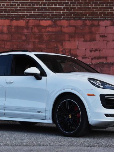 2017-Porsche-Cayenne-GTS