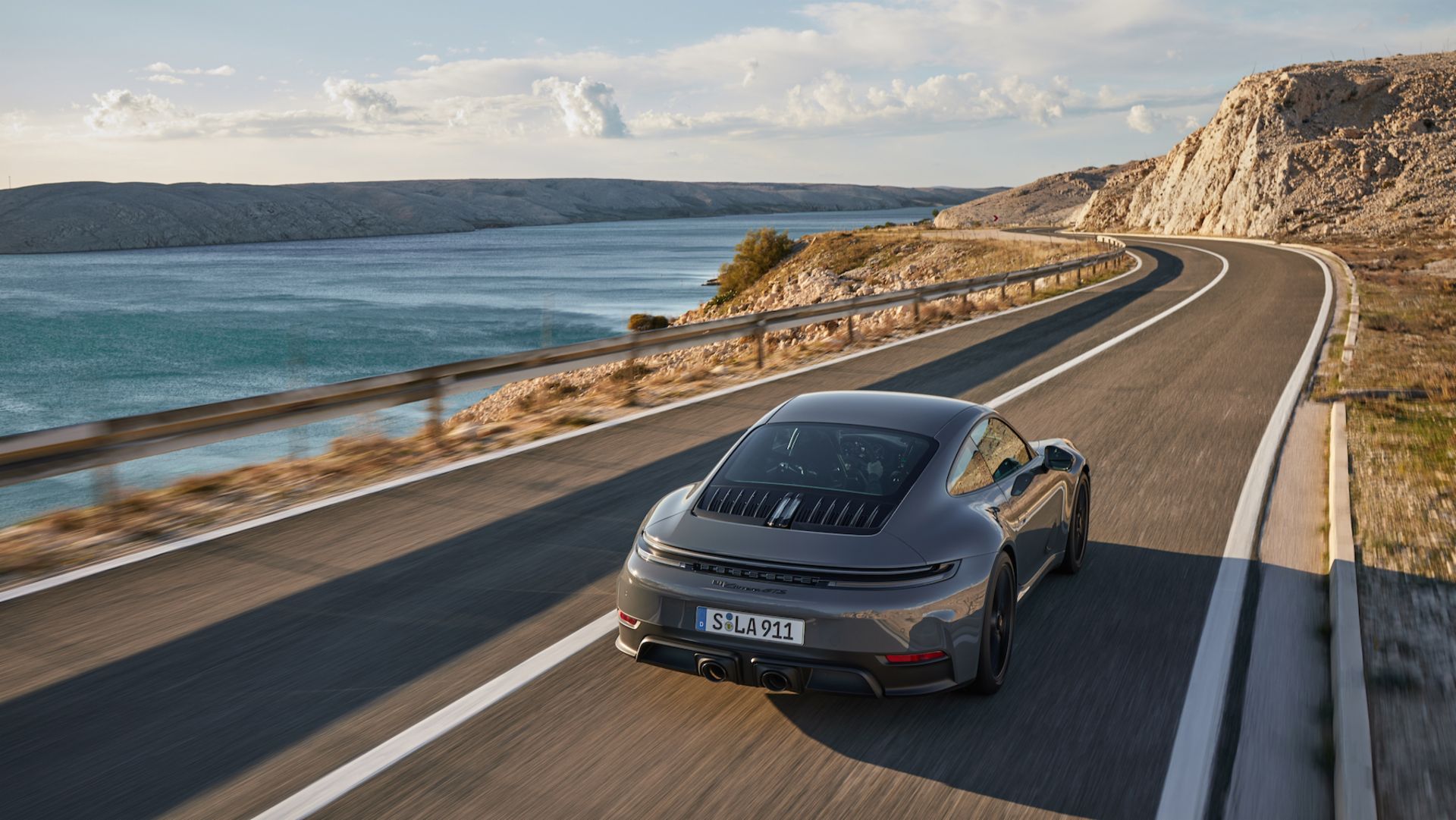 Porsche-911-on-highway